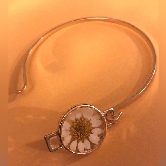 “Darling Daisy” Genuine Pressed Preserved Dried Gold Flower Floral Summer Bangle - Picture 9 of 13